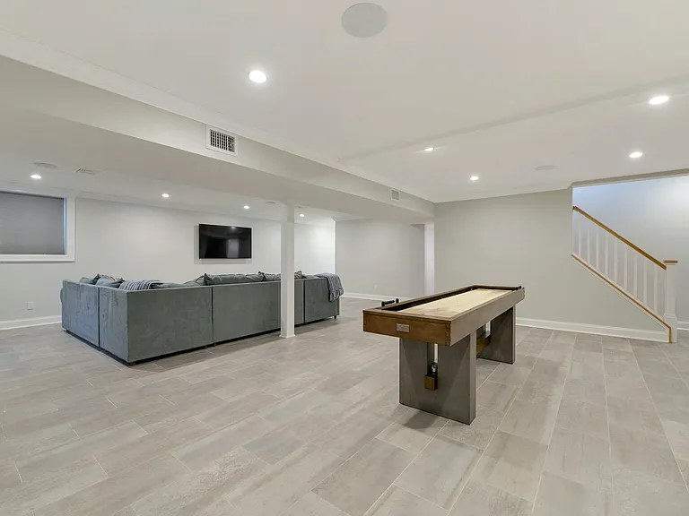 165 Marine Pl — Photo 24