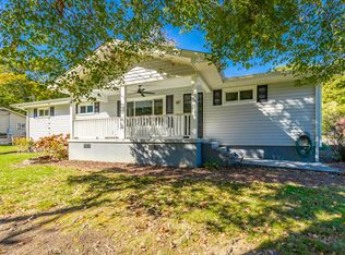 917A Crest Dr, Chickamauga, GA 30707