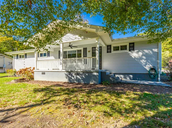 917A Crest Dr, Chickamauga, GA 30707