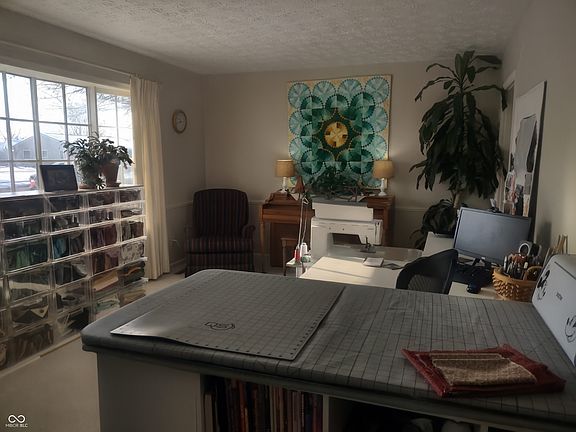 5th image of 1313 W Roberts Ave