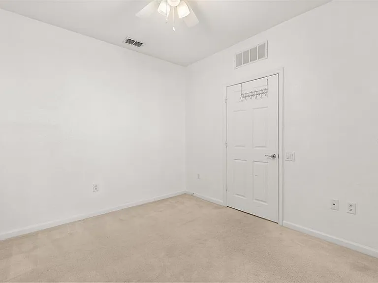409 Hilgard Cv #106 — Photo 14