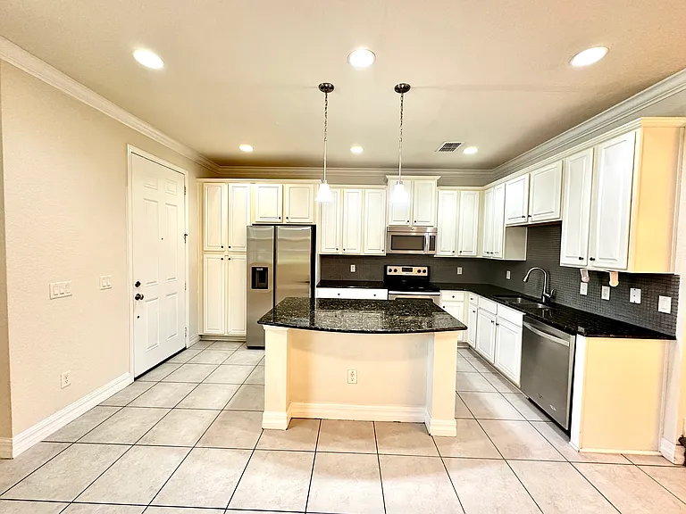 9980 Eagle Creek Center Blvd — Photo 5