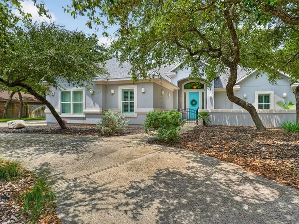 123 Royal Oaks Dr, Rockport, TX 78382