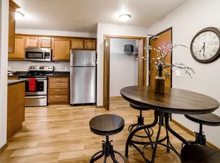 957 7th Ave SW #3B-1BA-990SQFT, Forest Lake, MN 55025