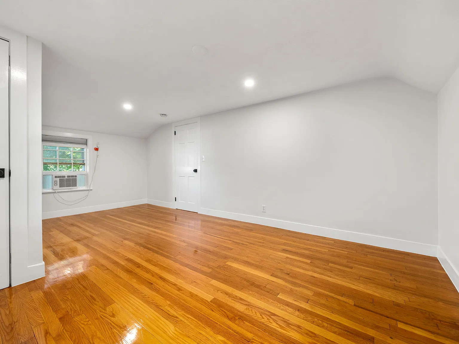 4 bed, 1689 sqft, $4,500 — Photo 4