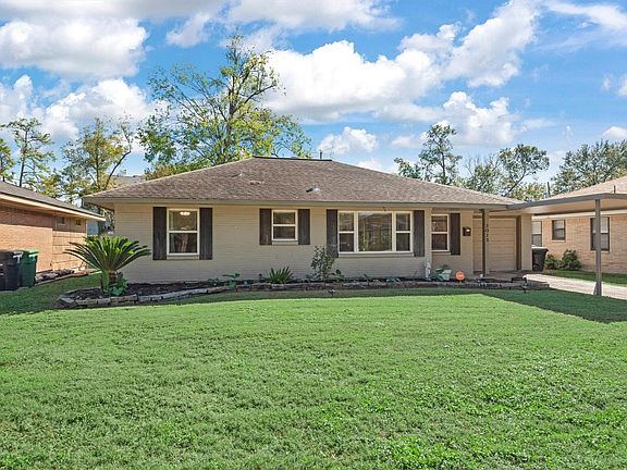 3rd image of 2023 Woodcrest Dr