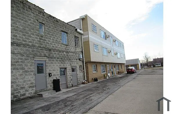 Building Photo - 844 E 200th St #7