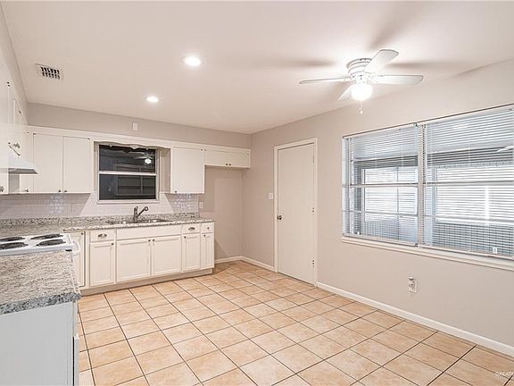 5th image of 200 W Daffodil Ave