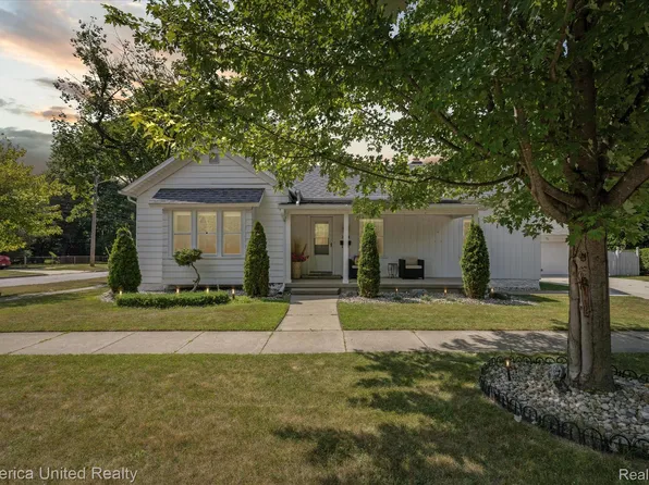 204 West St, Howell, MI 48843