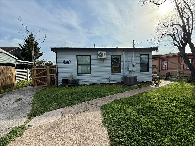 1214 W 5th St — Photo 24
