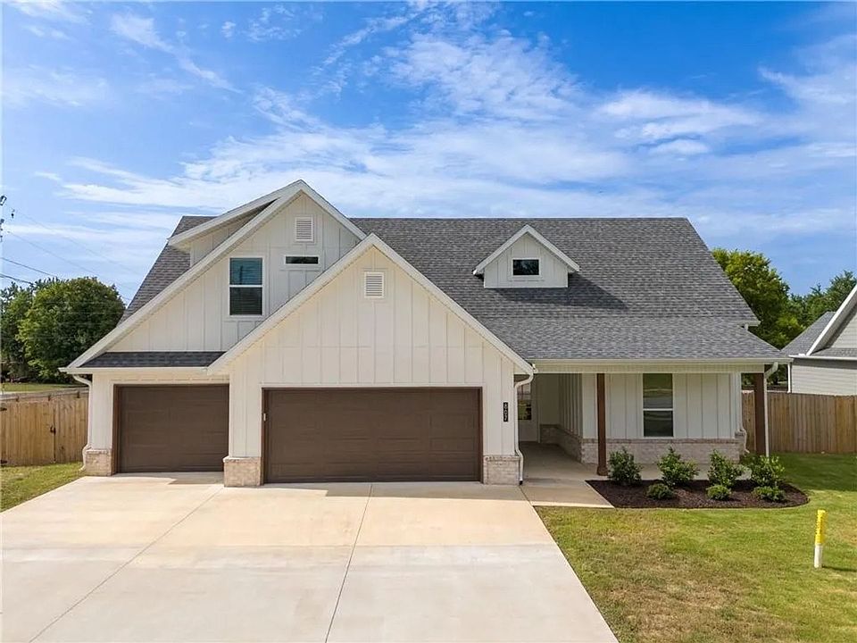 1st image of 807 Mueller Way