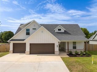 807 Mueller Way, Prairie Grove, AR 72753