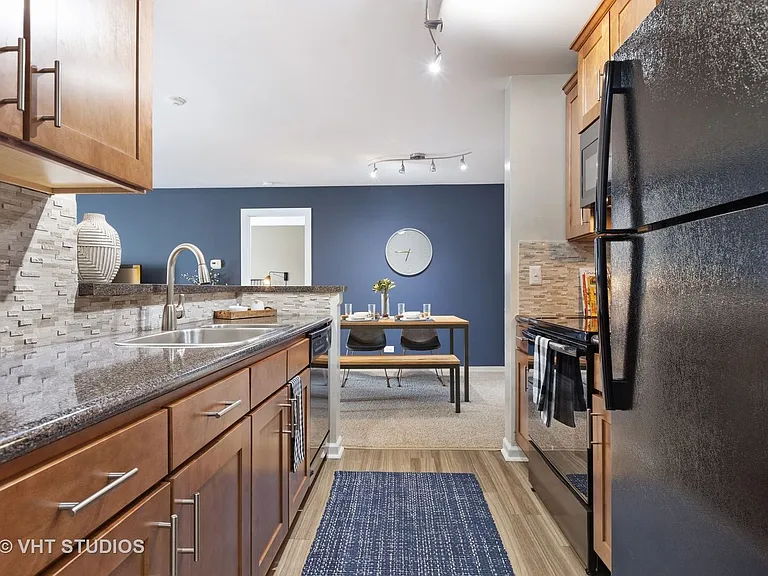 37 Kensington Cir #204 — Photo 31