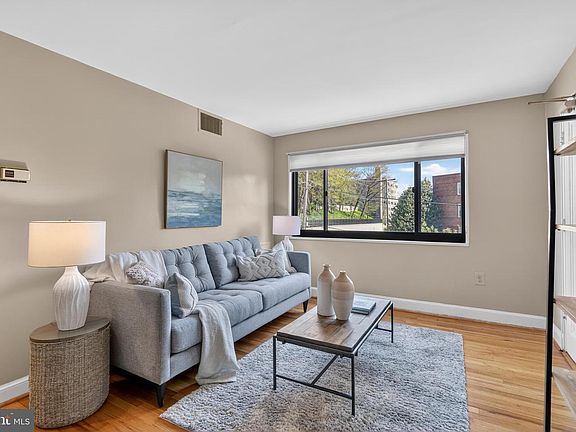 5th image of 2600 Tunlaw Rd NW APT 6