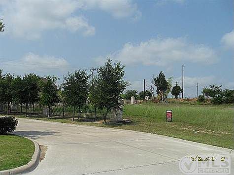 2nd image of 1000 Hilltop Dr