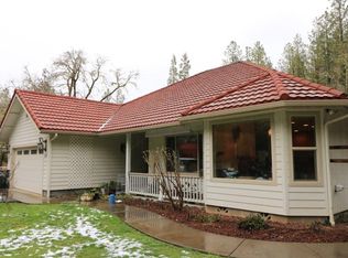 321 Leavitt Ln, Grants Pass, OR 97527