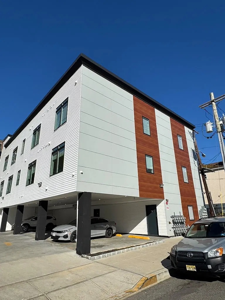 1 bed, $1,718 — Photo 1