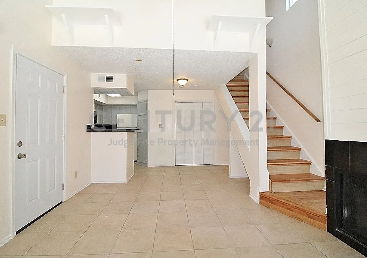 Amazing 2/2 Condo in Fantastic Arlington Location For Rent! — Photo 3