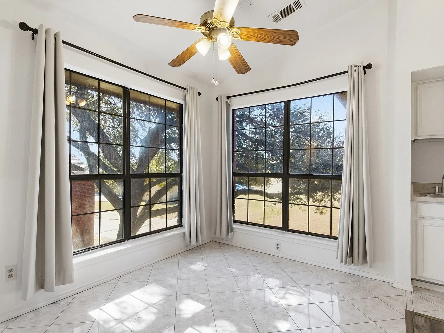 1 bed, 1.0 bath, 755 sqft, $1,100 — Photo 4
