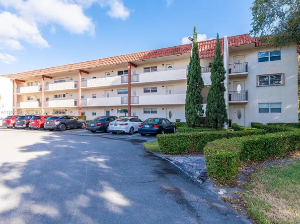 300 S Hollybrook Dr APT 104, Pembroke Pines, FL 33025
