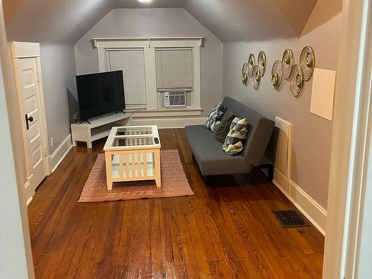 livinf room for room 5