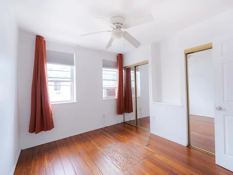 421 E Flora St — Photo 16