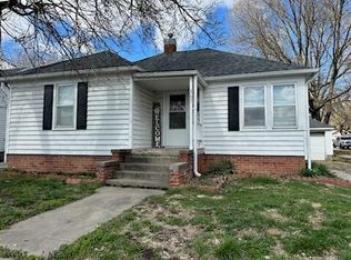 567 W Arrow St, Marshall, MO 65340