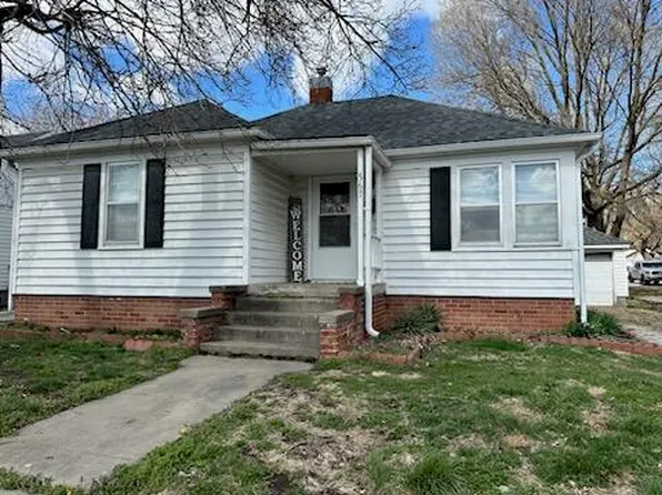 567 W Arrow St, Marshall, MO 65340