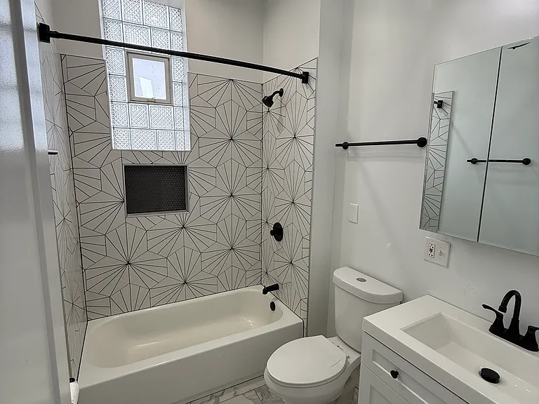 2882 N Milwaukee Ave #2-R — Photo 6
