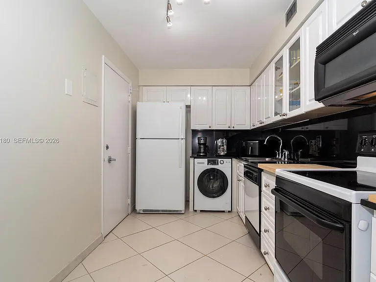 6770 Indian Creek Dr #8L — Photo 15