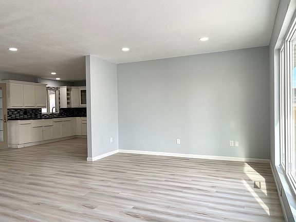 4th image of 1649 Gard Ave