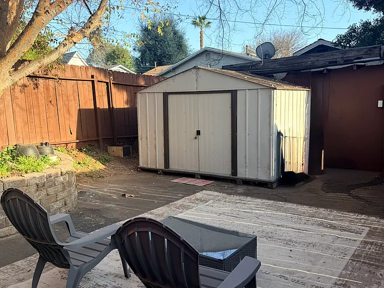 10x10 locking storage unit included