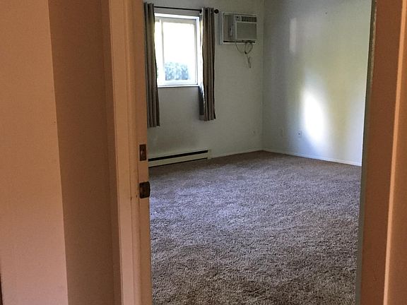 Entrance/living room