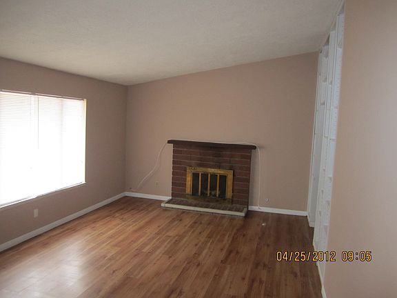 4th image of 306 Tamarack Dr
