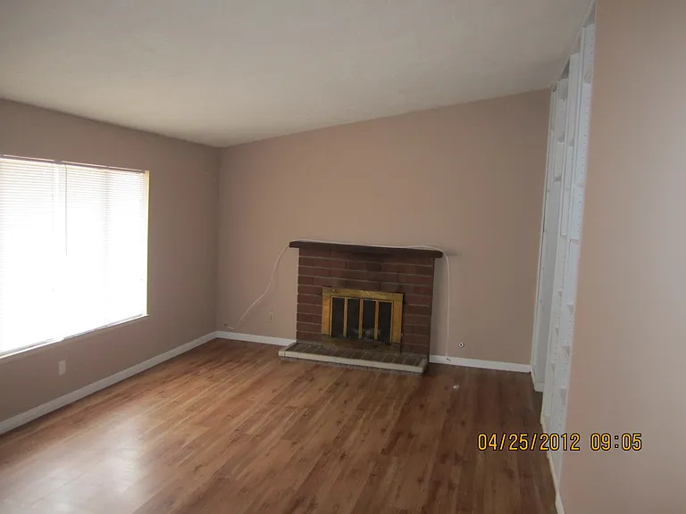 306 Tamarack Dr — Photo 4
