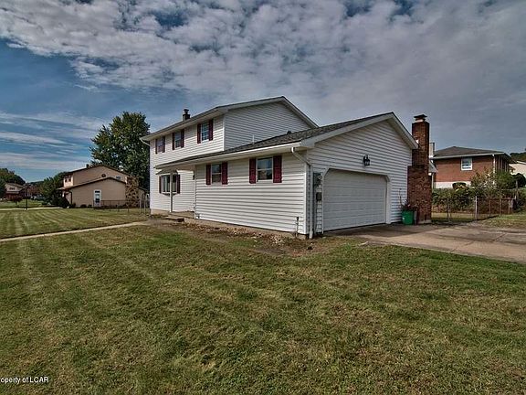 3rd image of 202 Peacock Dr