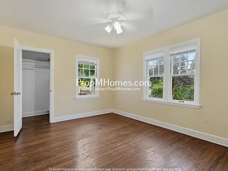 19825 SE Stark St — Photo 14