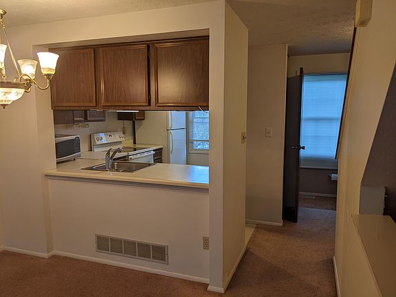 4th image of 322 Huntingdon Ave