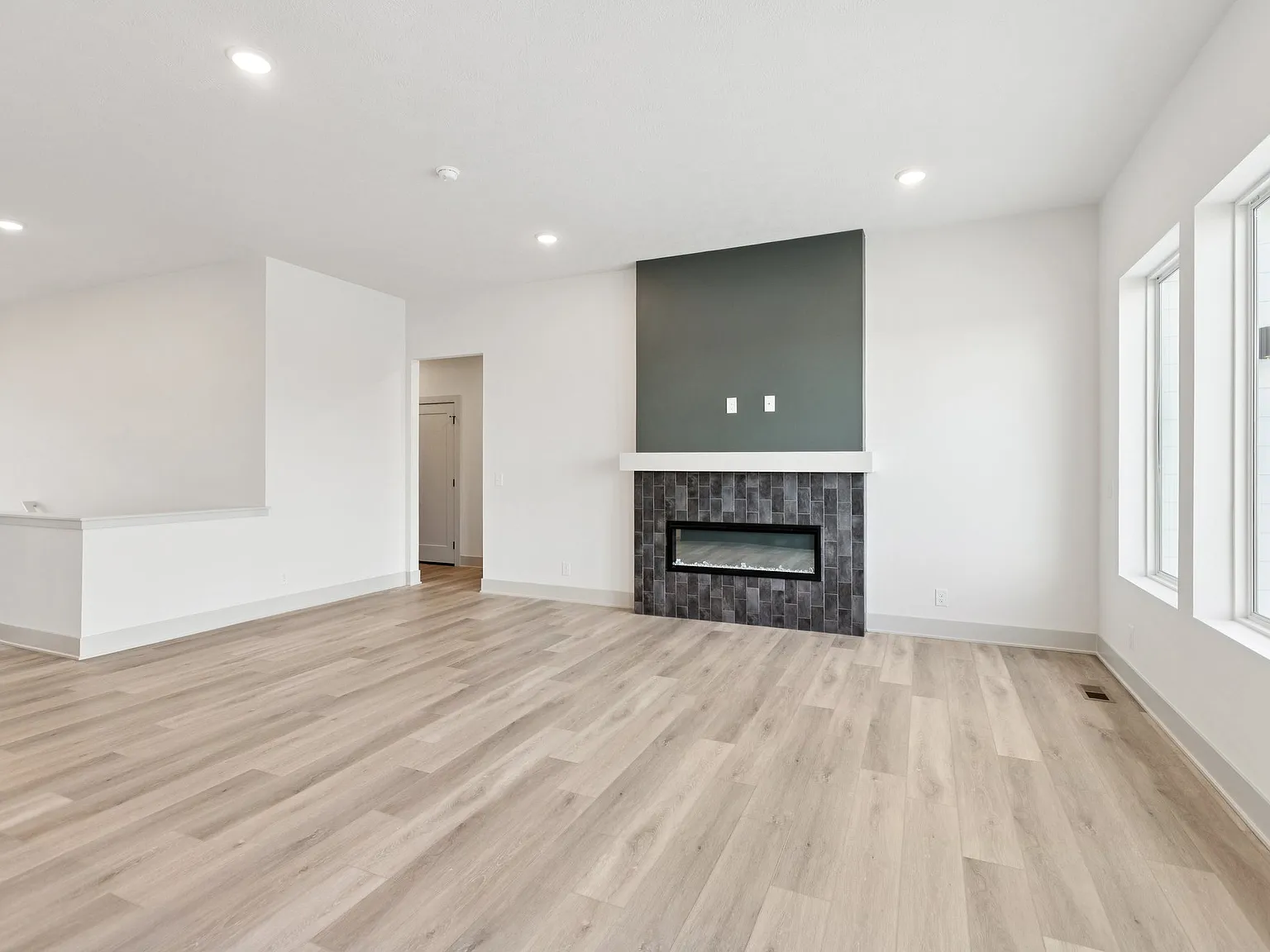 4 bed, 2750 sqft, $3,900 — Photo 4