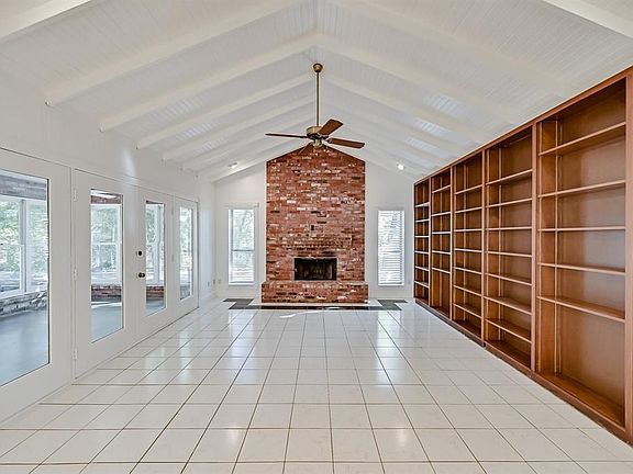 2nd image of 6923 Roberts Ln