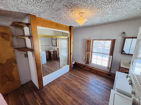 4th image of 240 Pine St