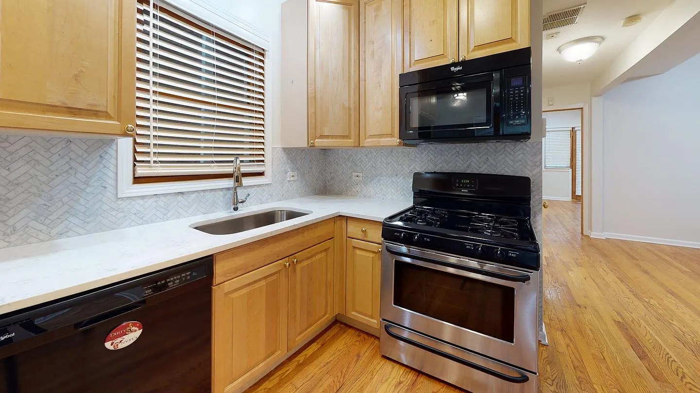 1 bed, 1.0 bath, $890 — Photo 4