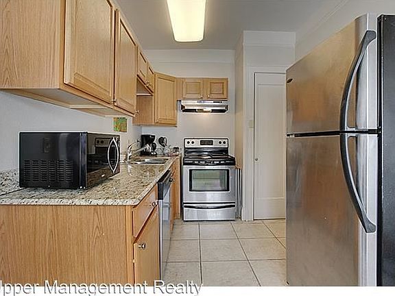 4th image of 2108 Broadway St APT 09