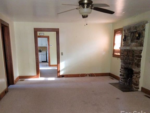 2nd image of 104 Rockett St