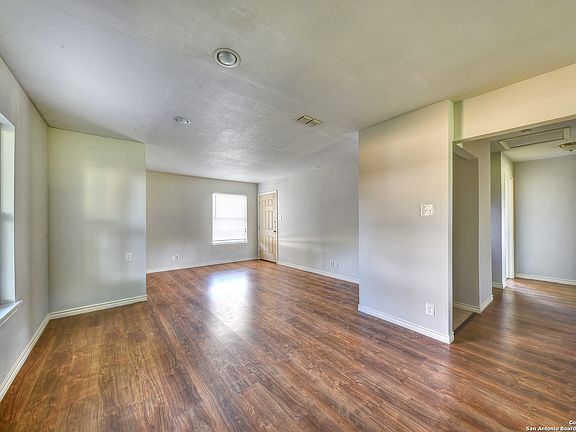 3rd image of 7058 Castleridge Dr