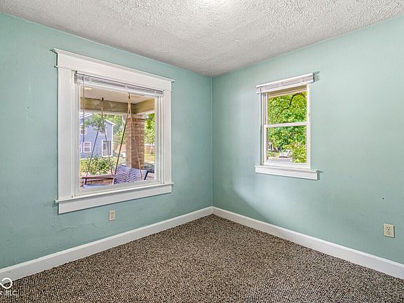 5th image of 4625 Rookwood Ave