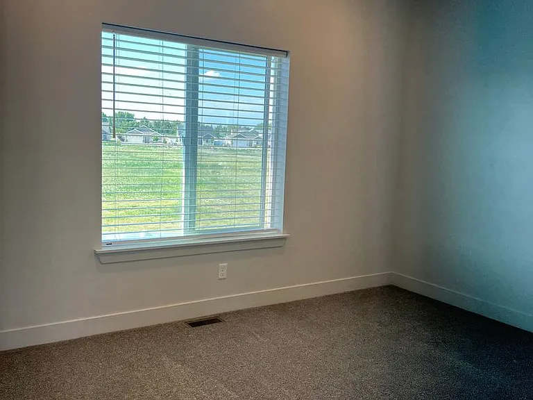 835 S 2380 W — Photo 22