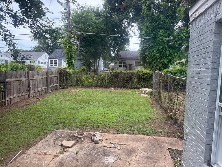 132 E Jordan St — Photo 11