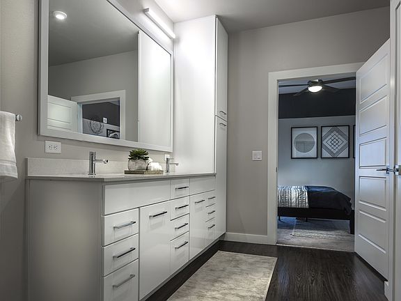3rd image of 3063 Brighton Blvd #633