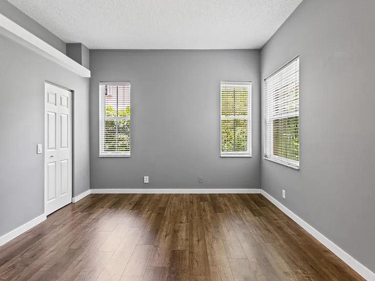 1071 Bluewood Ter — Photo 19